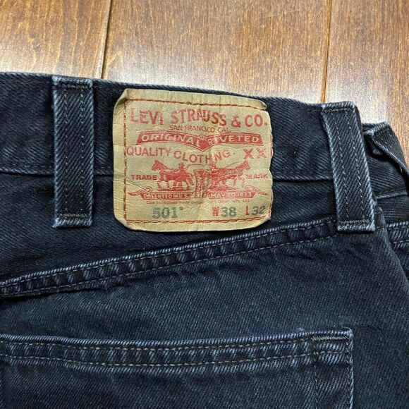 Levi's 501 Classic Straight Leg Black Denim Button Fly Jeans Womans Size 38 x 27 - Picture 2 of 10
